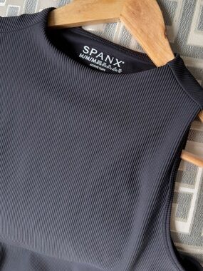 SPANX Ribbed High Neck Tank Top | Black Sculpting Activewear | Size M